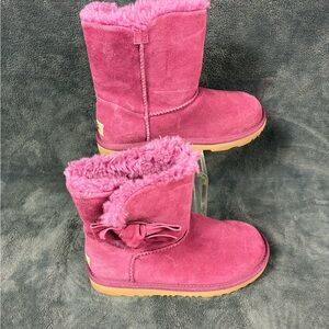 UGG Australia Daelynn bow boots pink purple fur boots big kids size 3